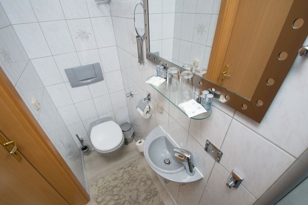 Hotel Loehr Classic Double Room (Lichtentaler Strasse 19) 4