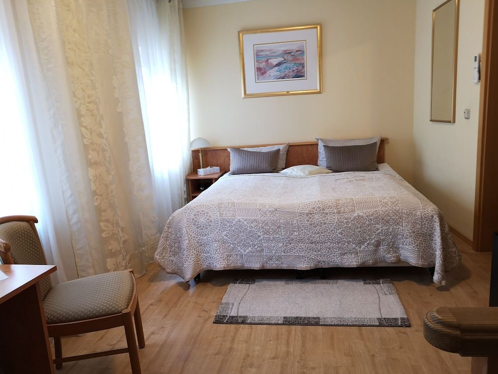 Hotel Loehr Classic Double Room (Lichtentaler Strasse 19)