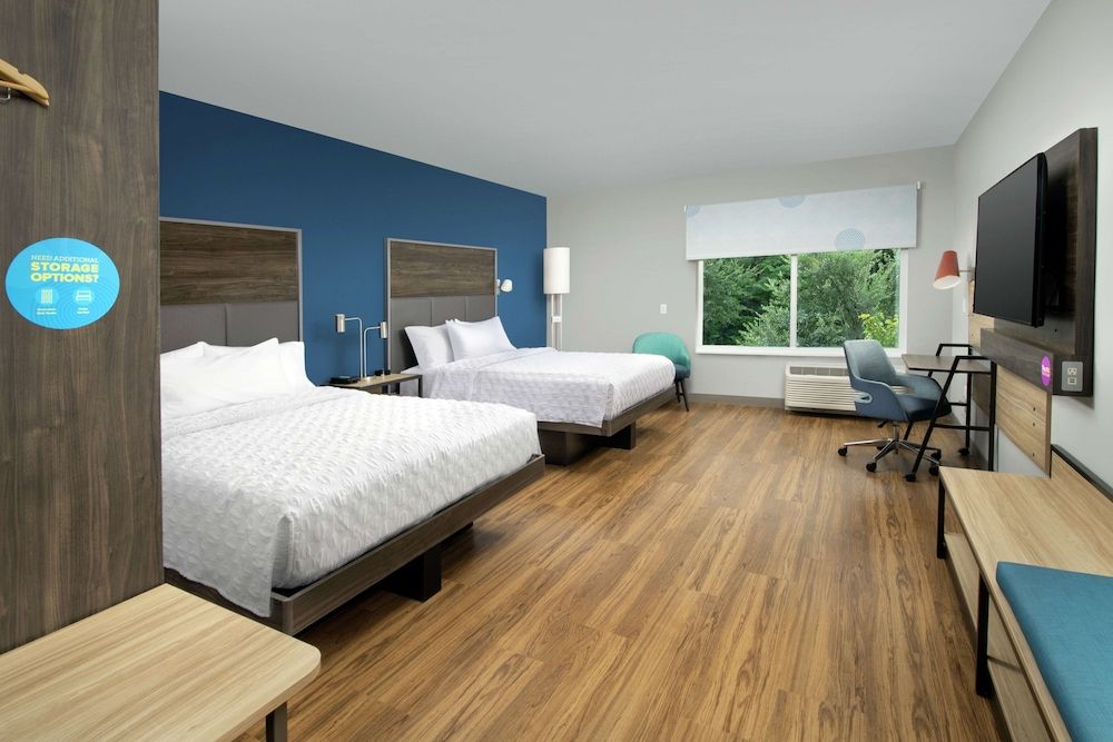 Room, 2 Queen Beds, Accessible, Bathtub