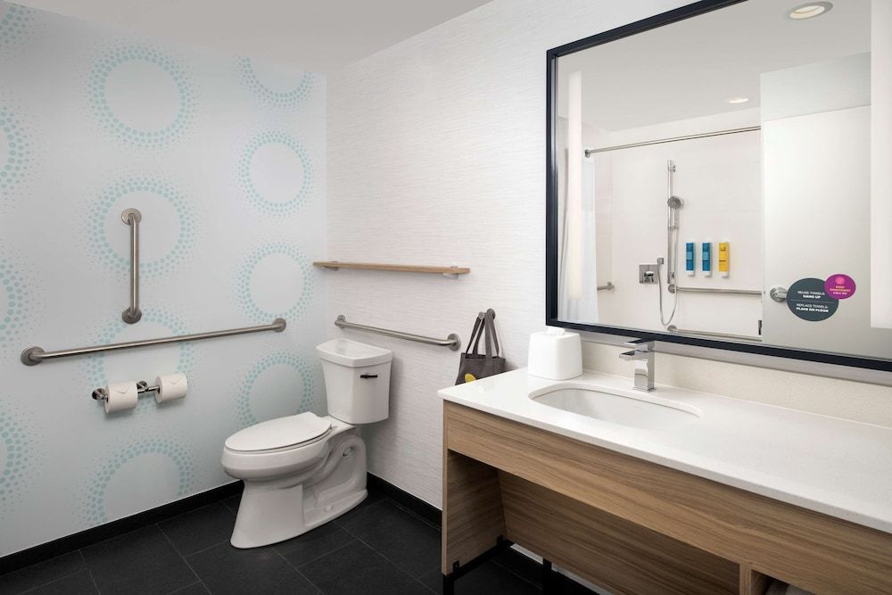 Room, 2 Queen Beds, Accessible, Bathtub (Hearing)