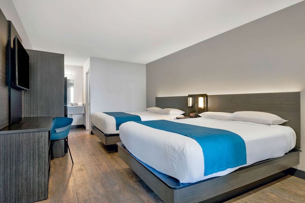 Deluxe Room, 2 Queen Beds, Non Smoking, Kitchenette