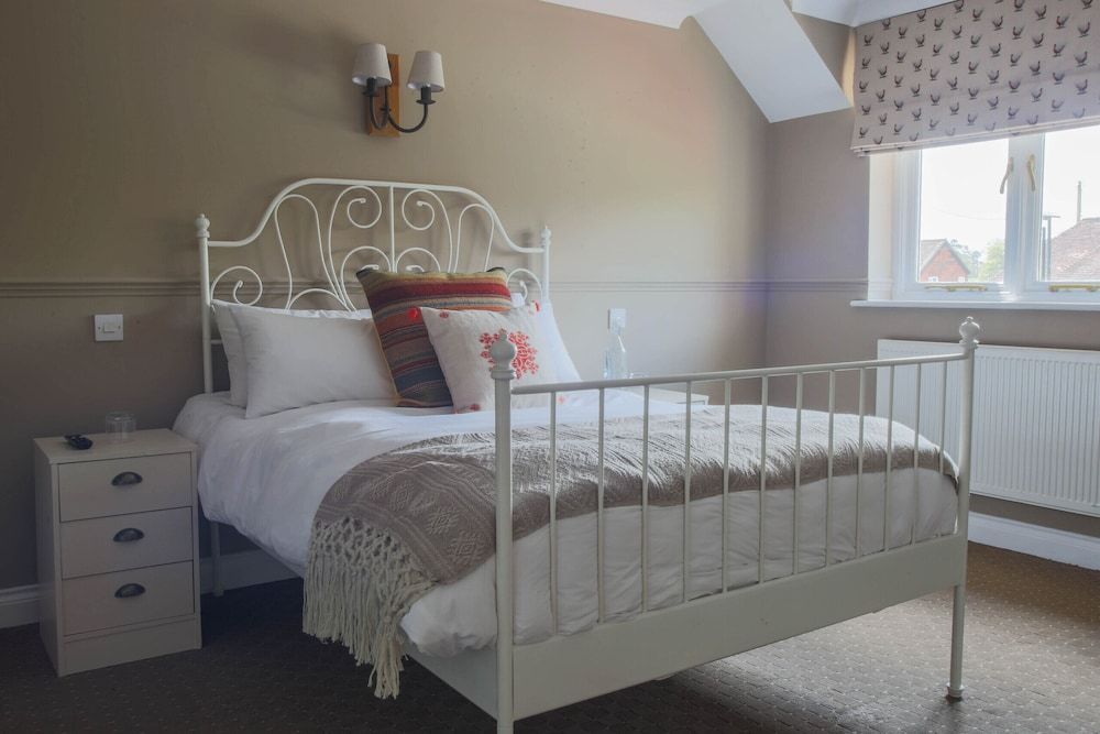 The Cricketers Inn Double Room, Ensuite (Room 1) 8