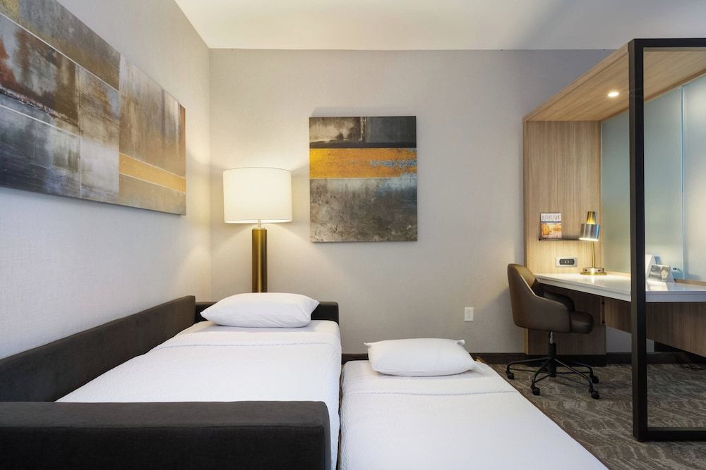 Suite, 2 Queen Beds (Hearing Accessible)