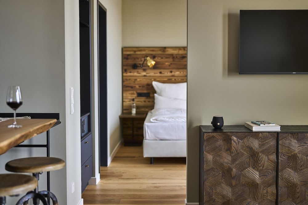 FREIgeist Homes - Serviced Apartments Studio Loft Large Balcony 5