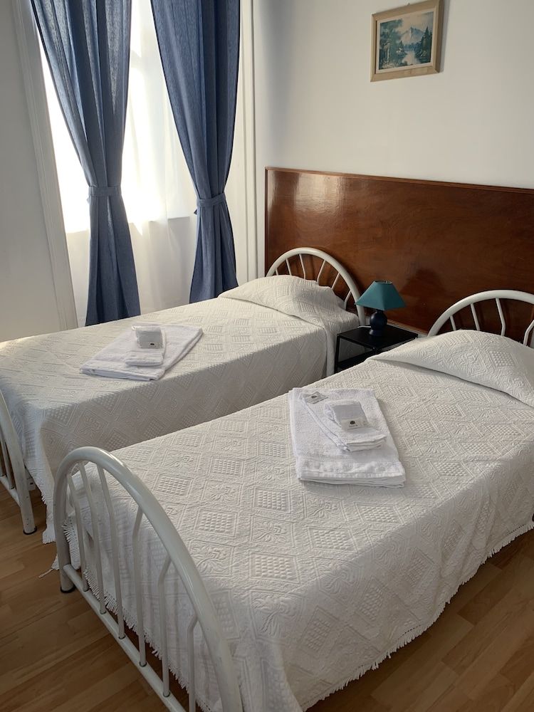 Residencia White Love Twin Room 2