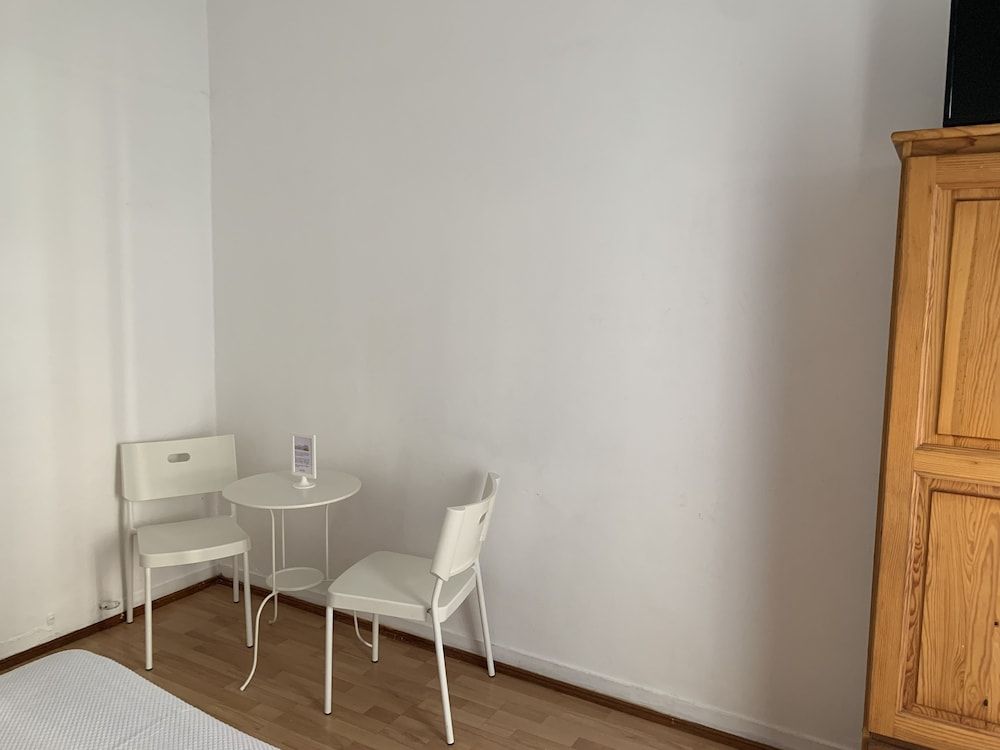 Residencia White Love Twin Room 4