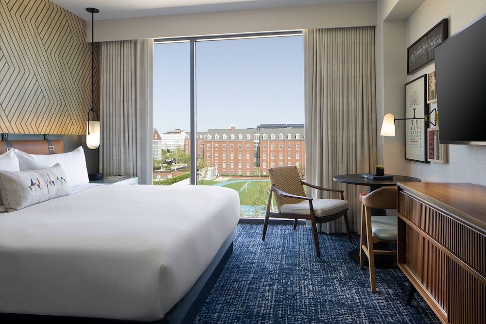 Room, 1 King Bed (Mobility/Hearing Accessible, Tub)