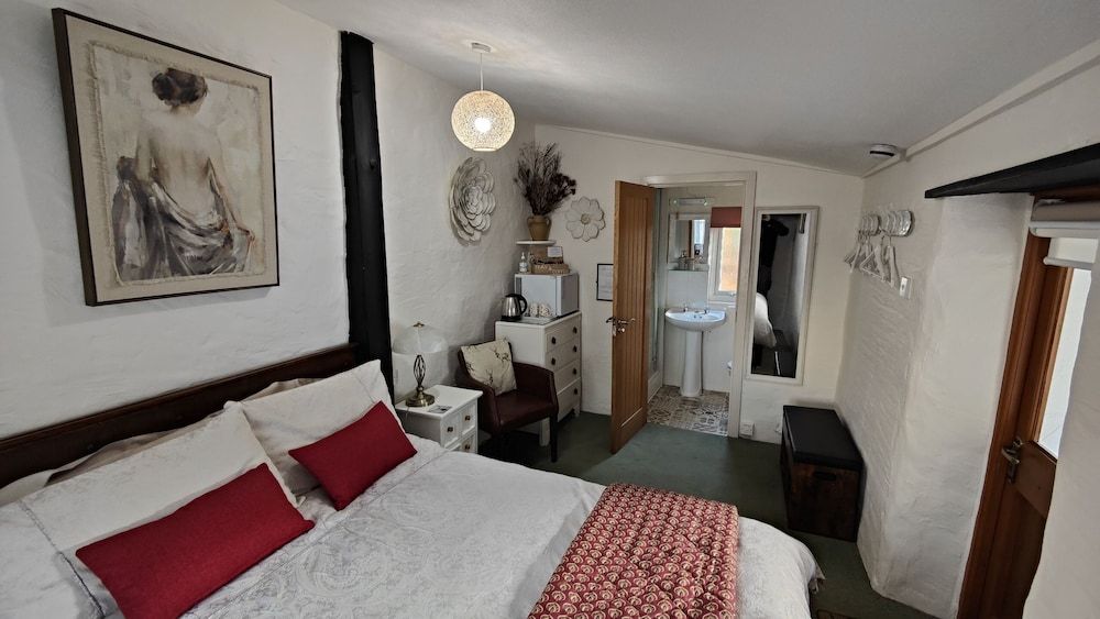 Steps Farmhouse Double Room, Ensuite 2