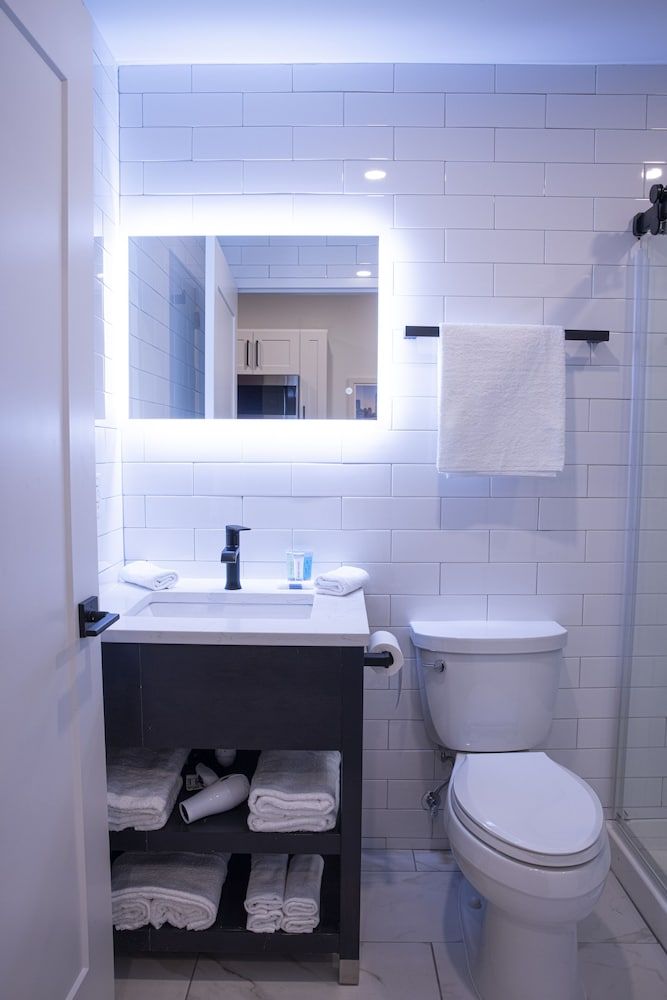 undefined Peachtree Suites 8