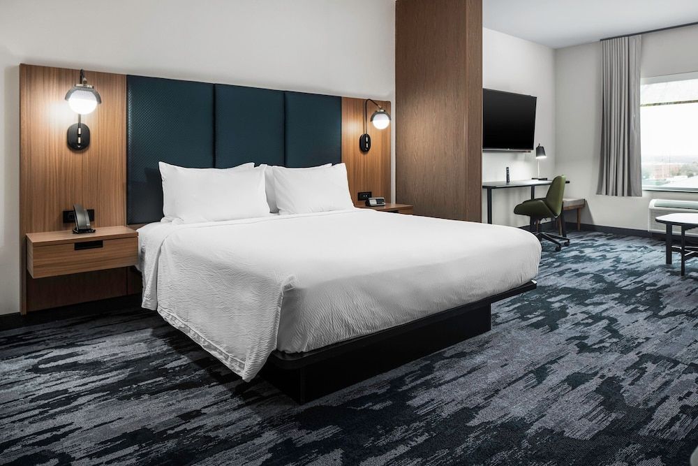 Room, 1 King Bed, Non Smoking (Hearing Accessible)
