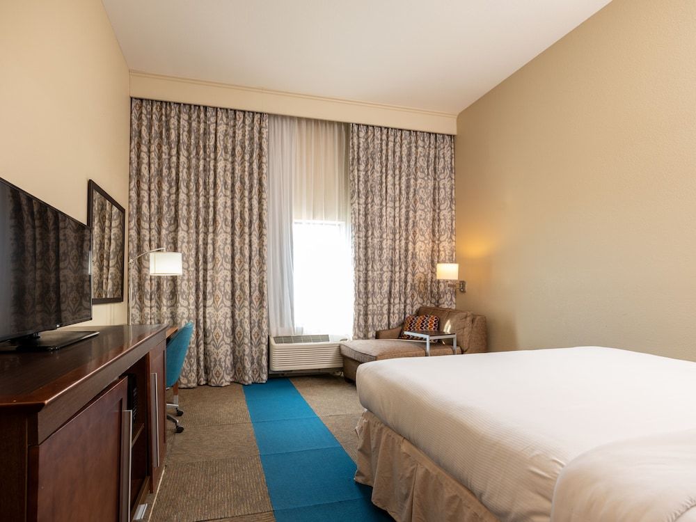 Flag Point Inn & Suites Pratt by FairBridge Standard King Room