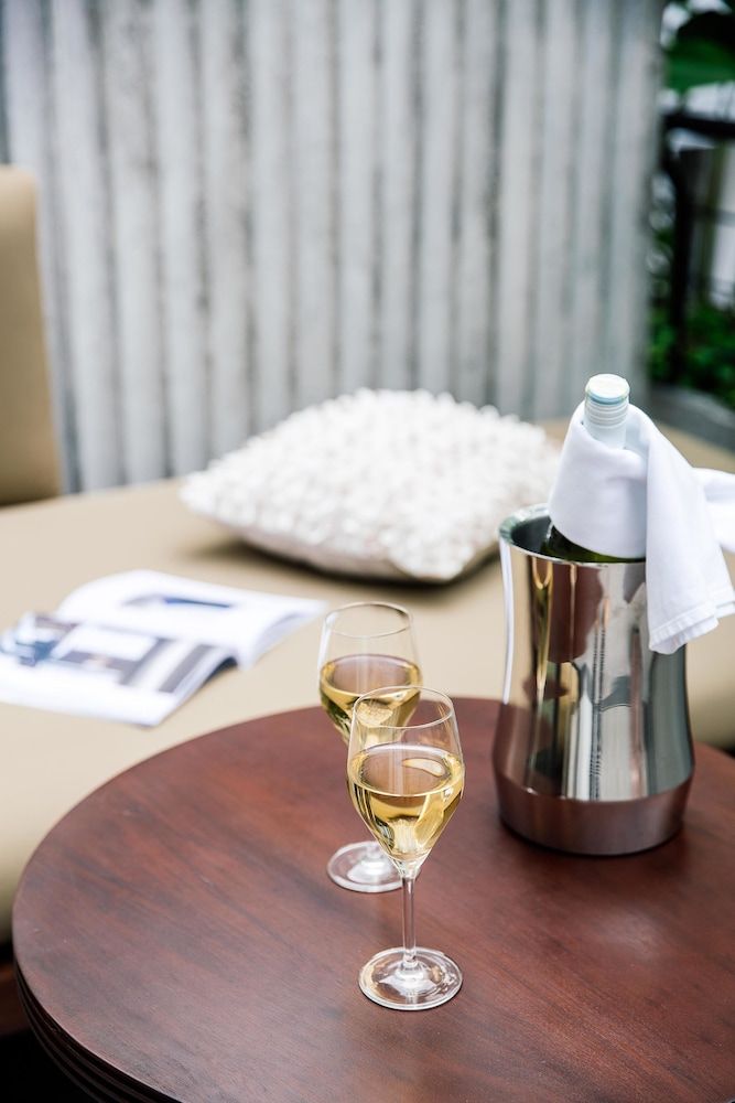 Treeline Urban Resort Deluxe Urban King Room 5