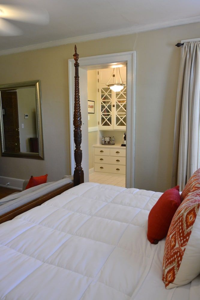 Room, Non Smoking, Jetted Tub (Hydrangea)