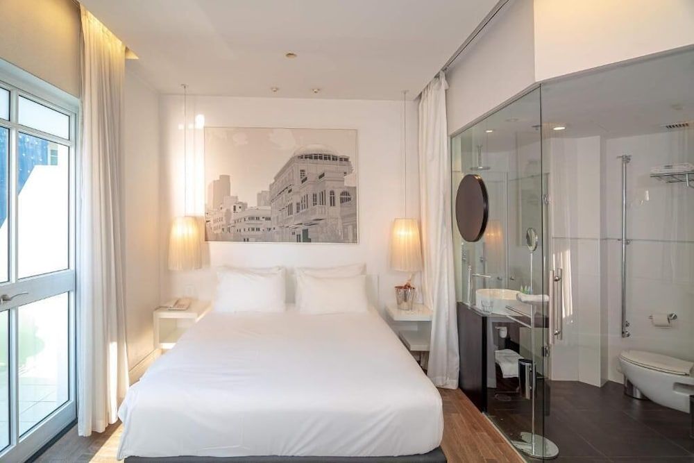 Gordon By The Beach Deluxe Double Room with Front View and Side Balcony