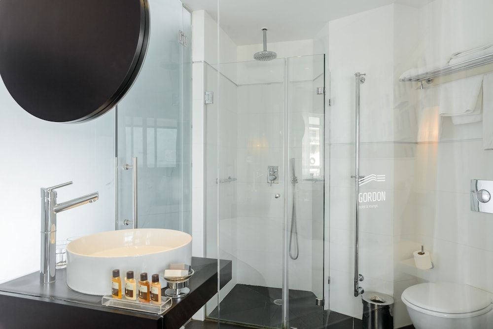 Gordon By The Beach Deluxe Double Room with Front View and Front Balcony 15