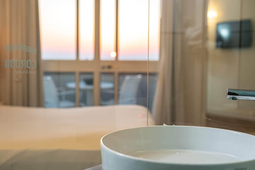 Gordon By The Beach Deluxe Double Room with Front View and Front Balcony 17