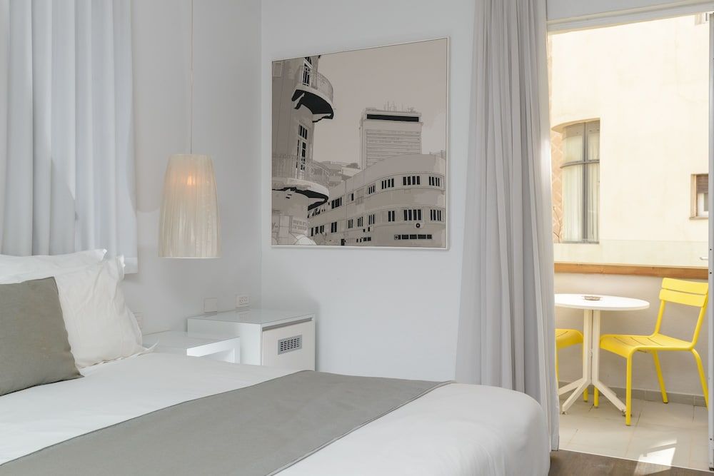 Gordon By The Beach Classic Double Room 5