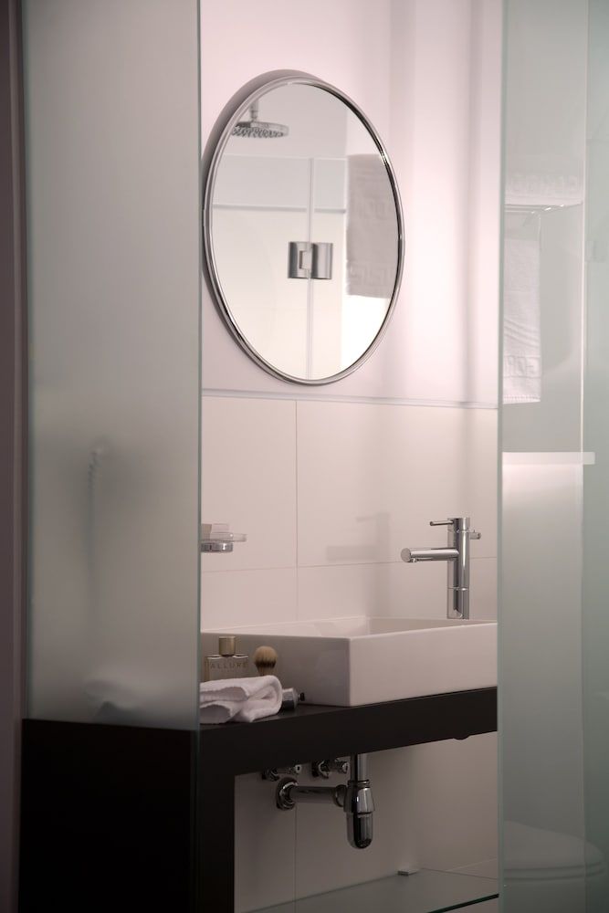 Gordon By The Beach Classic Double Room 3