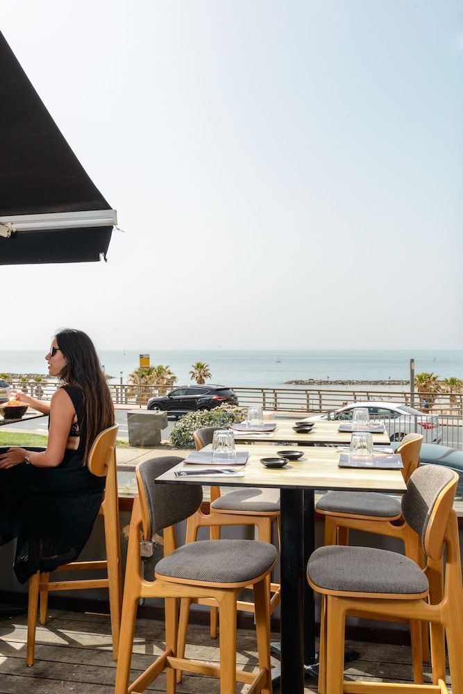 undefined Gordon By The Beach 3