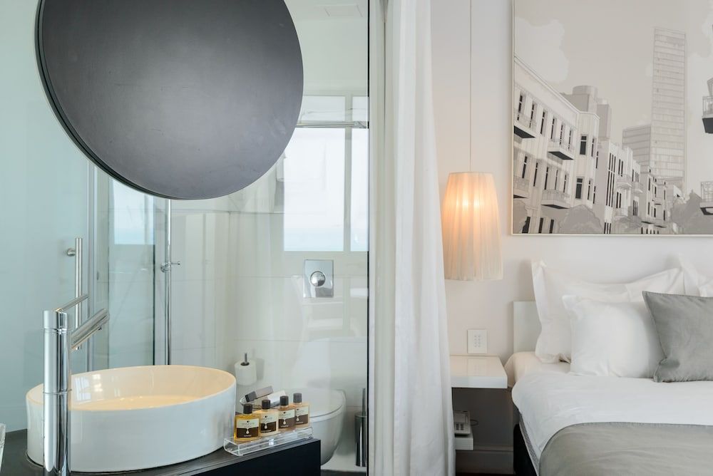 Gordon By The Beach Deluxe Double Room with Front View and Front Balcony 7