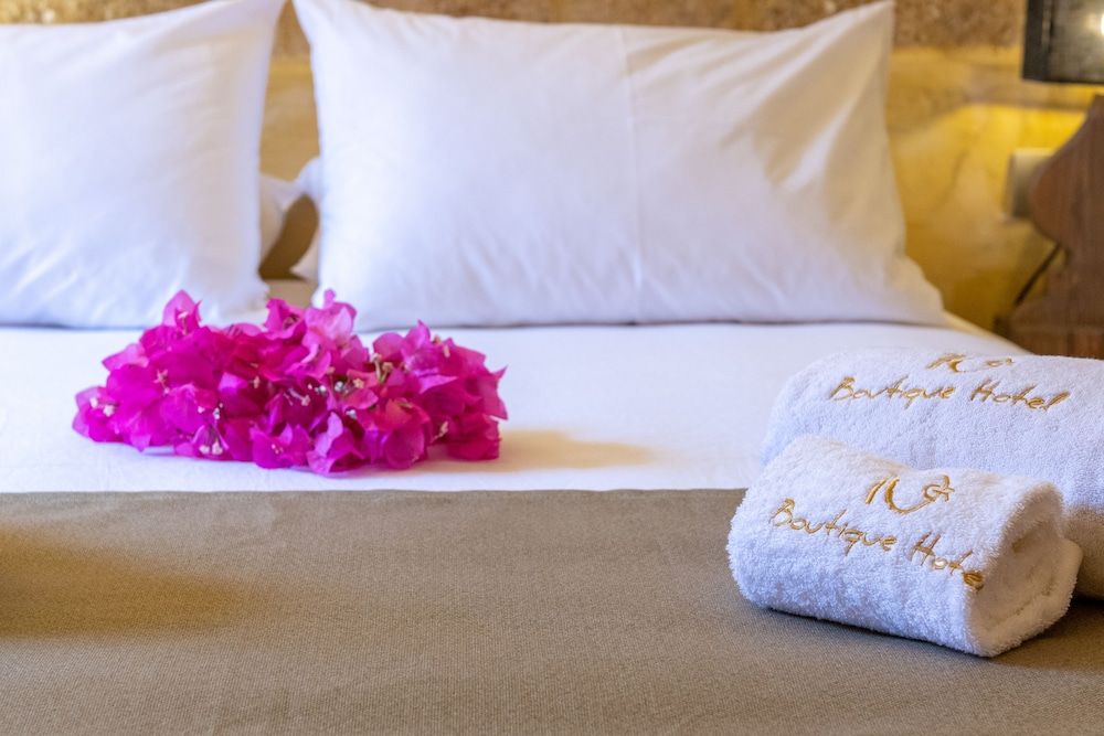 10GR Boutique Hotel and Wine Bar Deluxe Stone Room 9