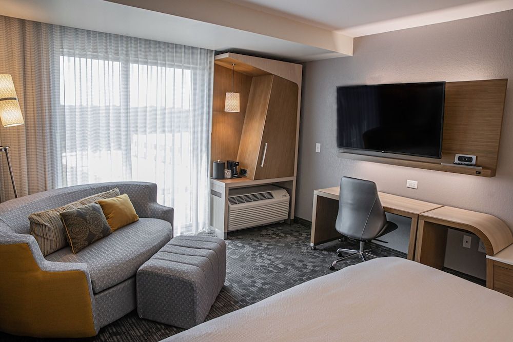 Room, 1 King Bed with Sofa bed (Hearing Accessible)