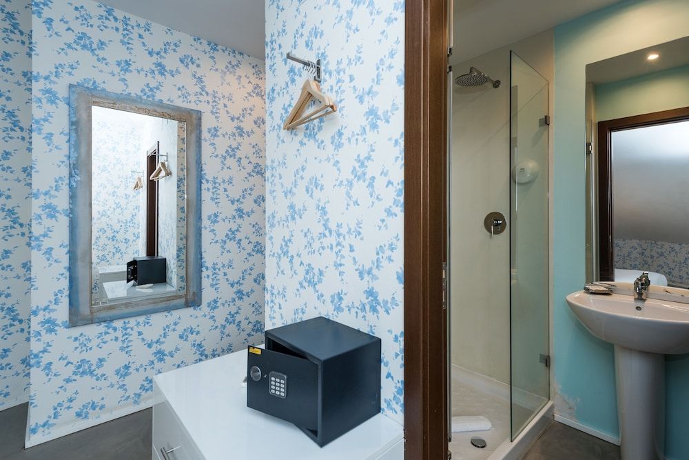 Alfama - Lisbon Lounge Suites Standard Double or Twin Room 16