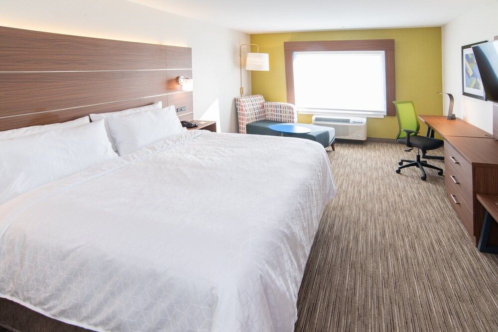 Standard Room, 1 King Bed, Accessible (Communications)