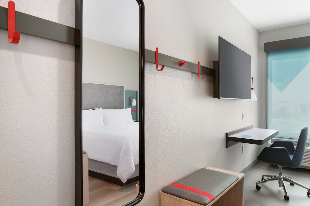 Standard Room, 1 King Bed, Accessible (Roll-In Shower)