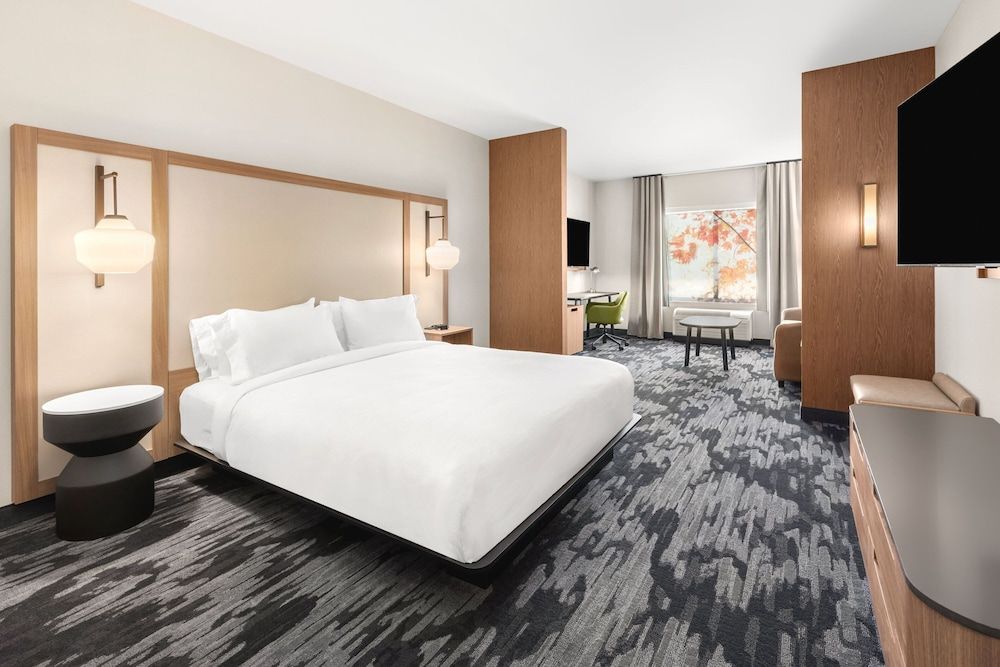 Suite, 1 King Bed with Sofa bed (Mobility Accessible, Tub)