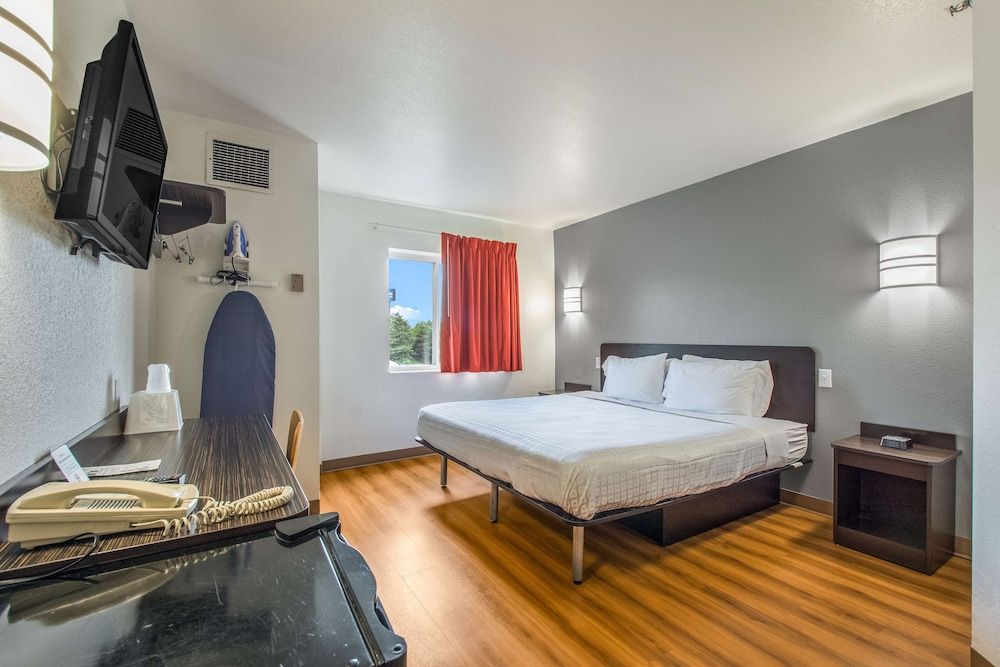Room, 1 King Bed, Non Smoking
