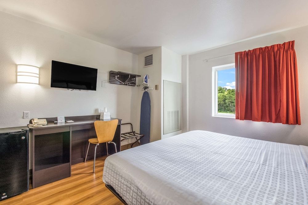 Room, 1 King Bed, Non Smoking