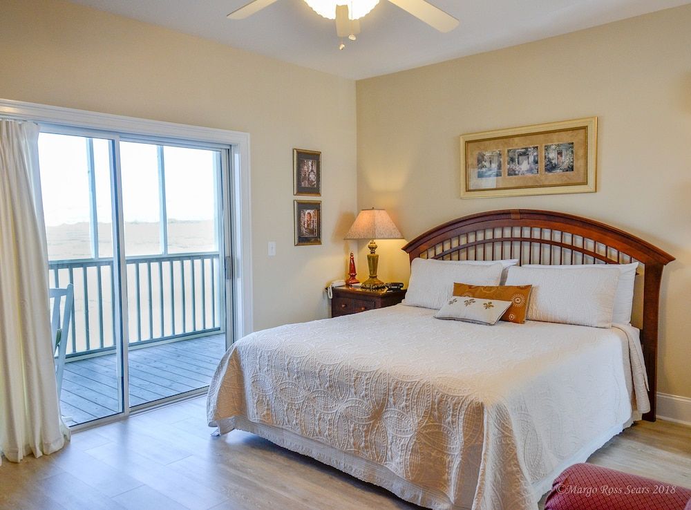 Standard Room, 1 King Bed, Non Smoking (Charleston)