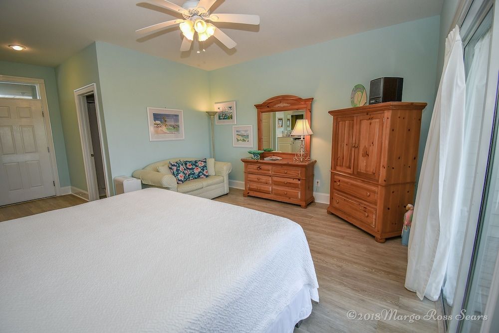 Standard Room, 1 King Bed, Non Smoking (Bermuda)