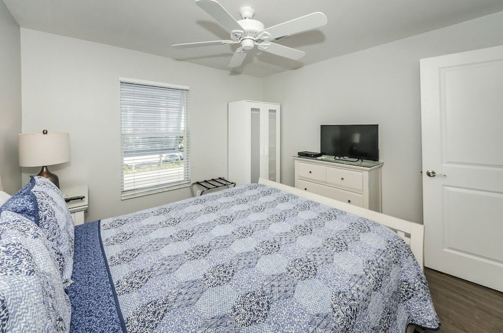 Suite, 1 Queen Bed, Non Smoking, Beach View
