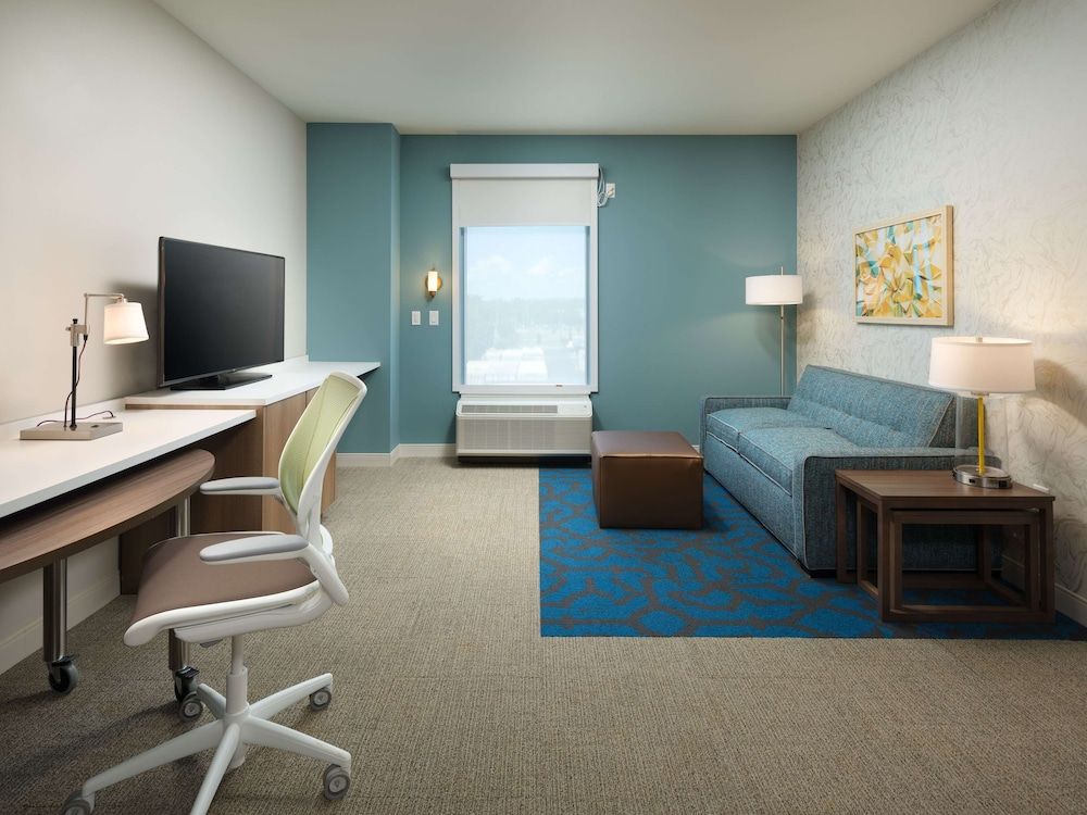 Suite, 1 King Bed, Accessible, Bathtub