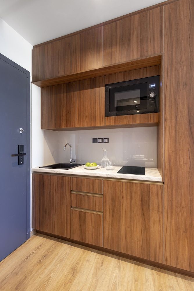 The Newel Acropolis Classic Suite 6