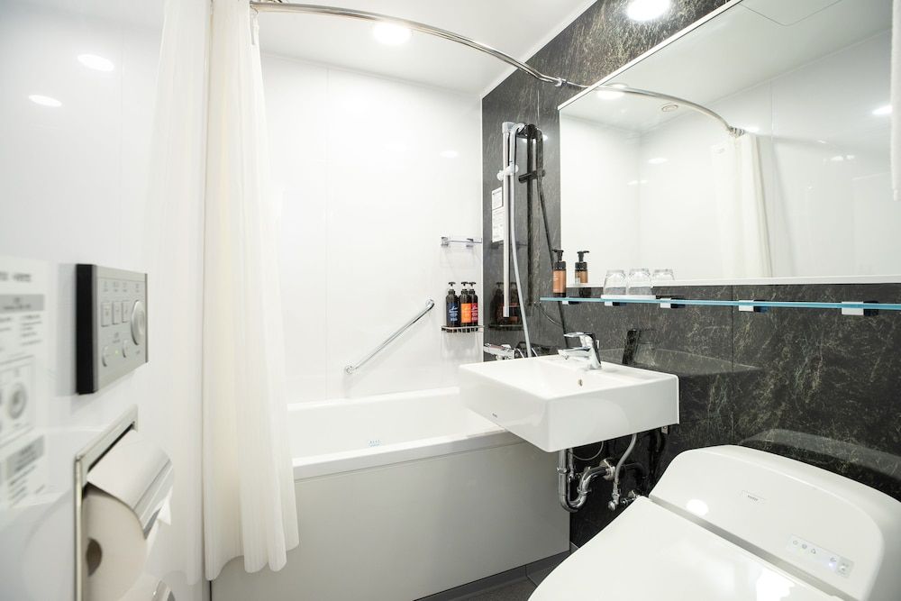 Daiwa Roynet Hotel Nagoya Fushimi Standard Double Room, Non Smoking 3