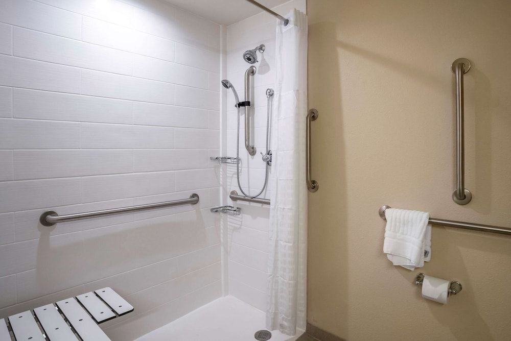 Comfort Inn & Suites Harrisonburg Suite, 1 King Bed with Sofa bed, Accessible, Non Smoking 5