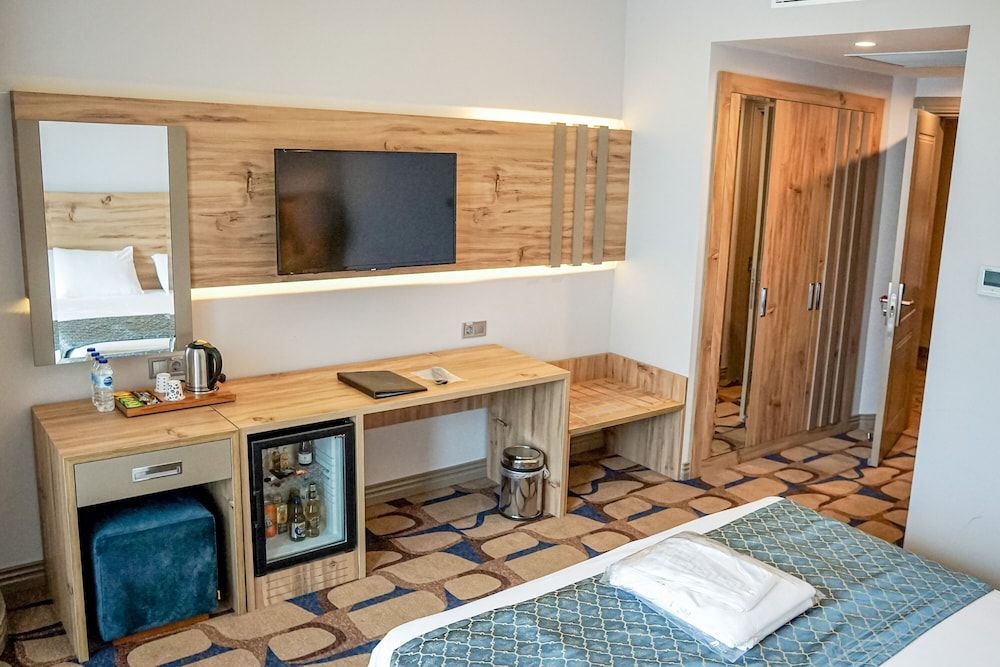 Blue Mudanya Hotel Deluxe Room, 1 King Bed, Sea View 5