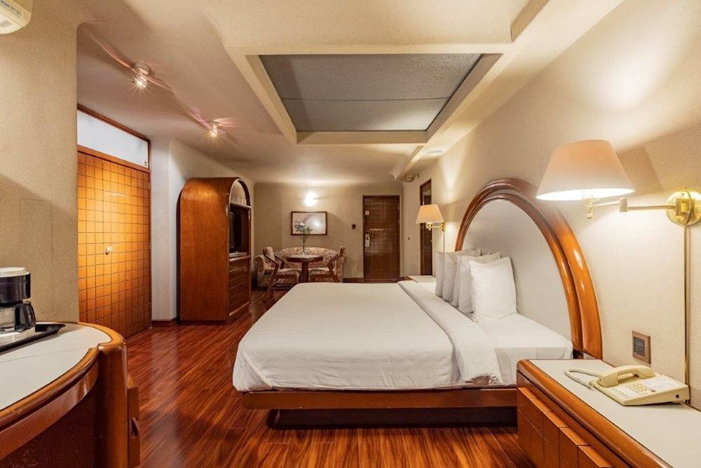 undefined Hotel Beverly 4