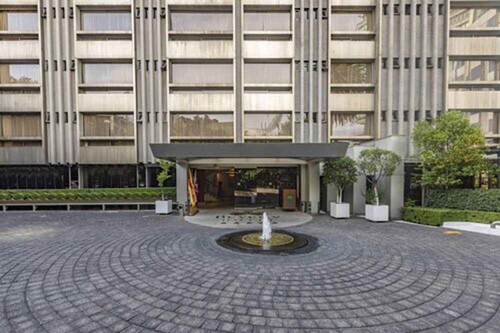 undefined Hotel Beverly 6