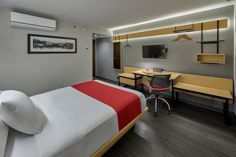 City Express by Marriott Tapachula Room, 1 Queen Bed