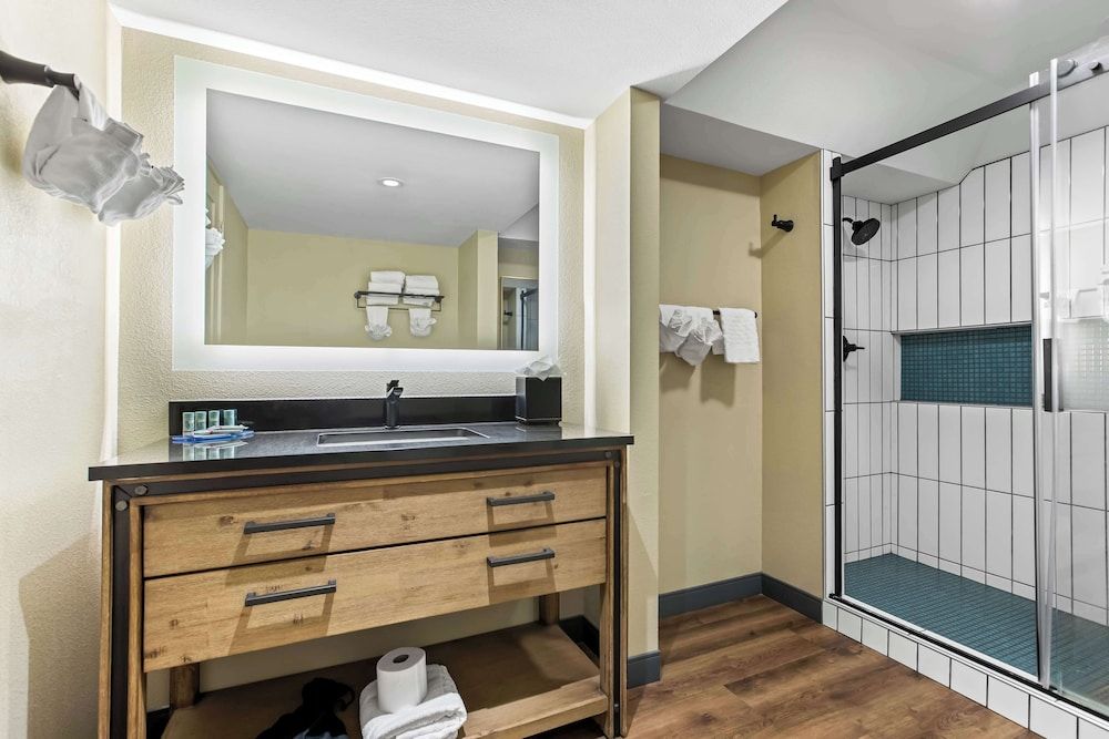 Best Western Downtown Casper Hotel Family Suite, Multiple Beds, Non Smoking (with Sofabed) 6