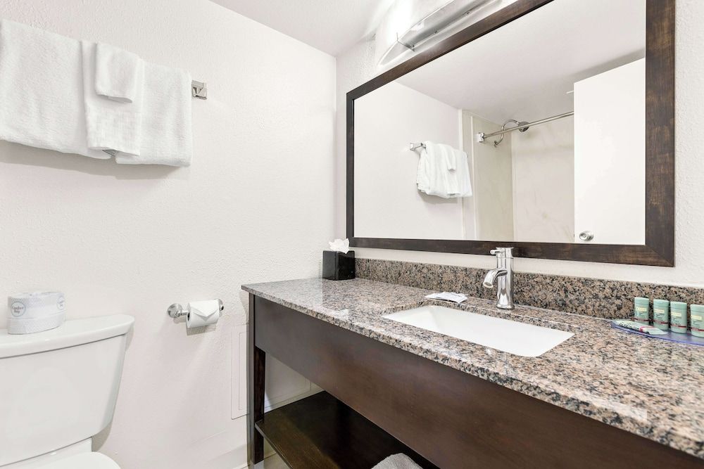 Best Western Downtown Casper Hotel Family Suite, Multiple Beds, Non Smoking (with Sofabed) 4