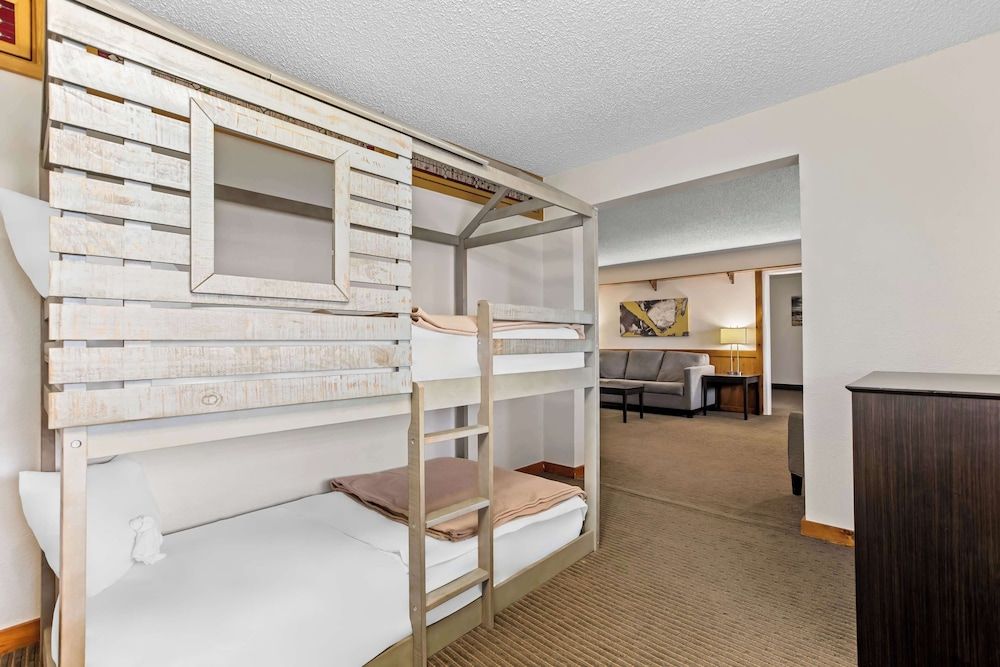 Family Suite, Multiple Beds, Non Smoking, Kitchenette (with Sofabed)