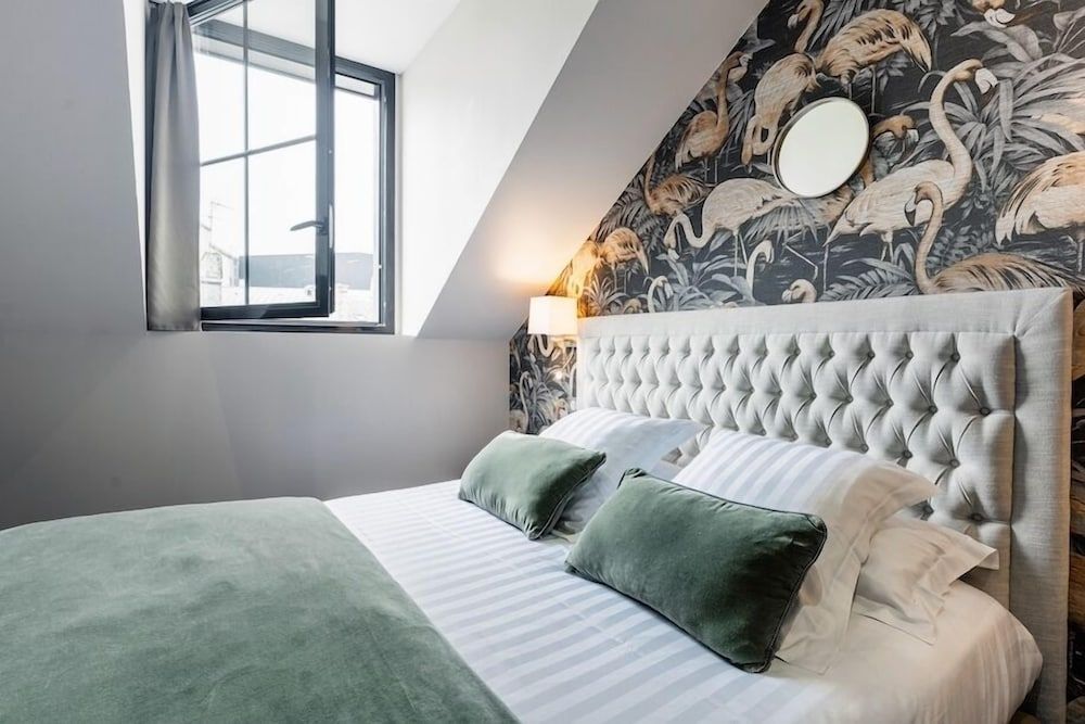 Junior Suite, Queen and Sofa Bed
