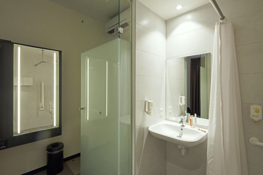 undefined easyHotel Brussels City Centre 10