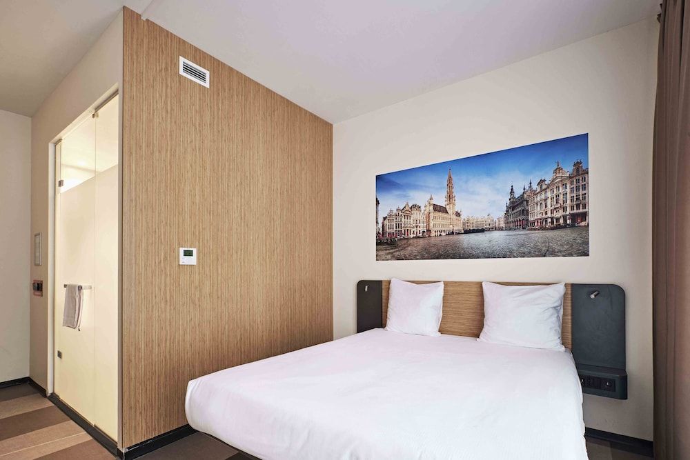 undefined easyHotel Brussels City Centre 6