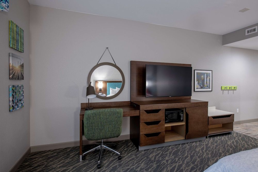Room, 1 King Bed, Accessible, Bathtub (Hearing)